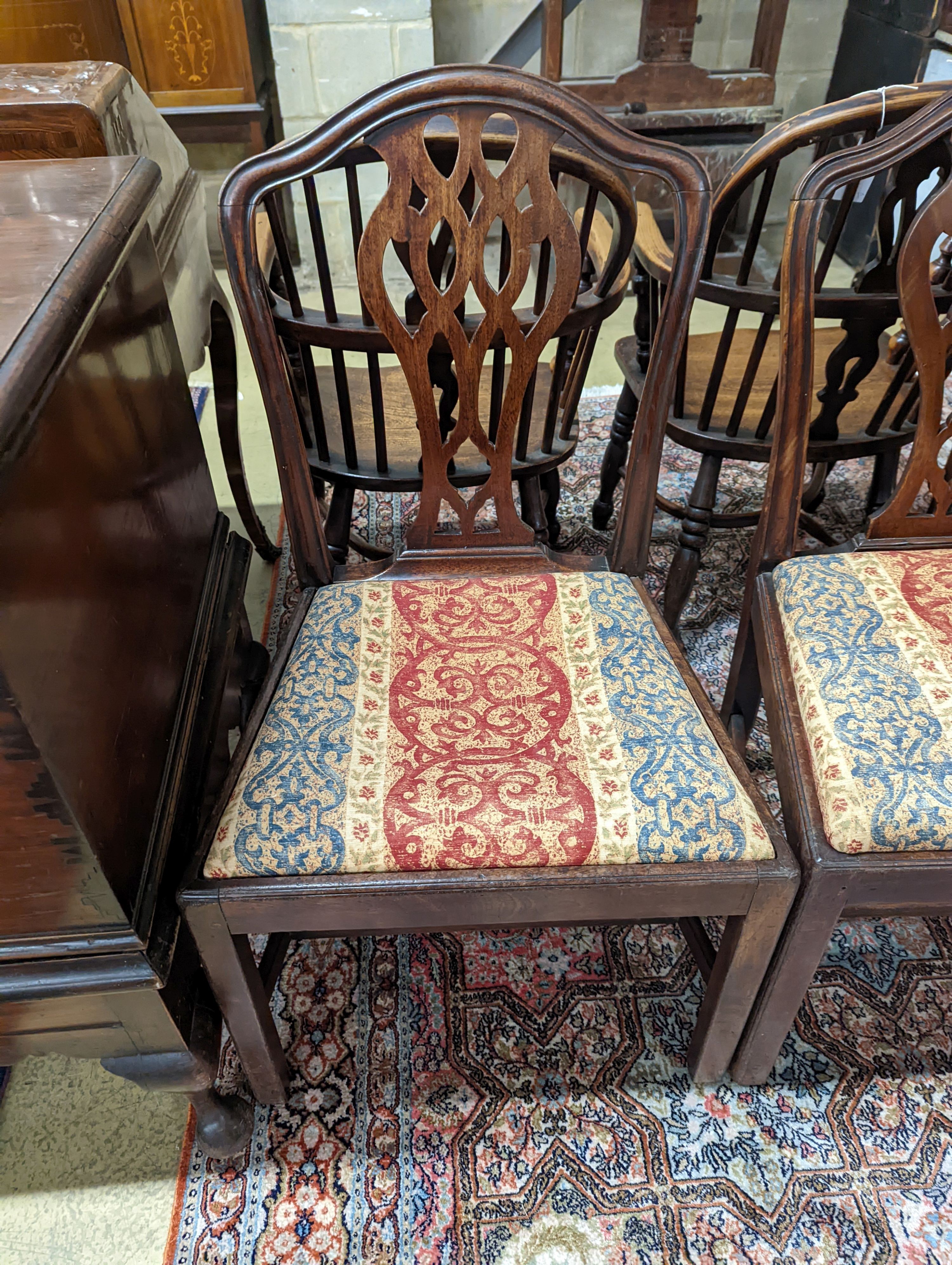 A pair of George III Hepplewhite period mahogany chairs. H-93cm. - Image 2 of 4