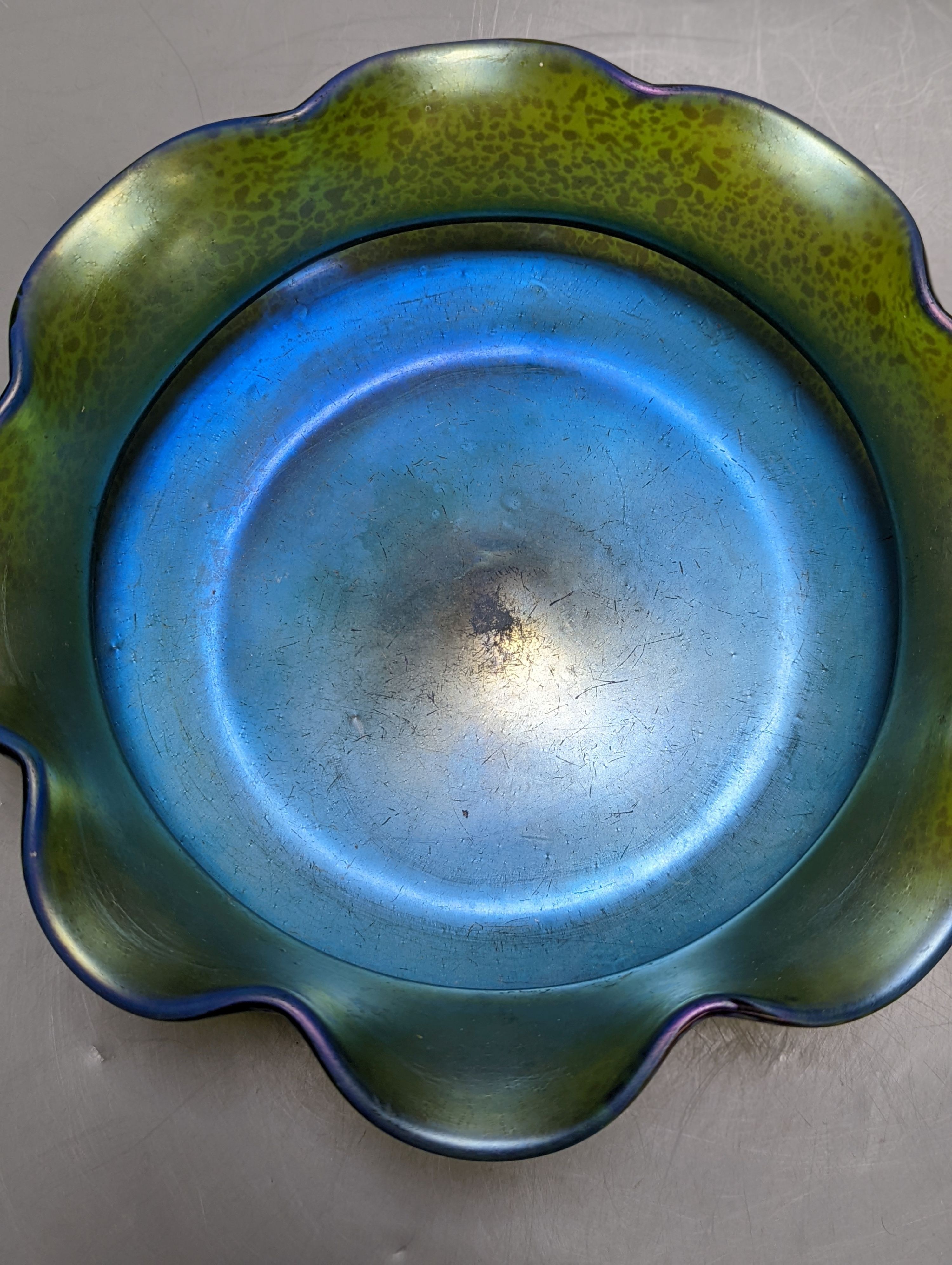 An Austrian iridescent glass bowl, probably Loetz, c.1910, diam. 26.5cm - Image 3 of 4