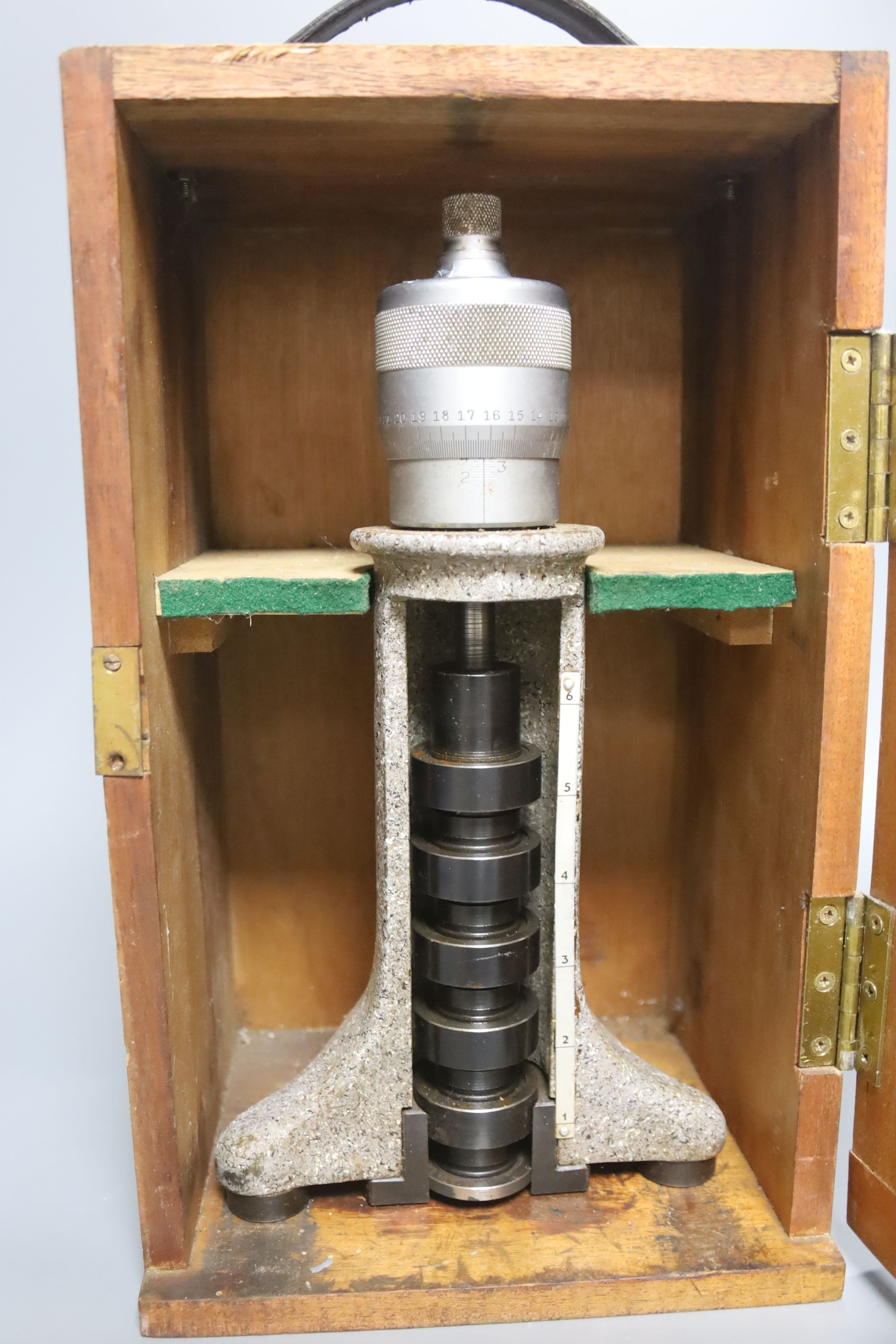 A Verdict height micrometer, cased - Image 2 of 3
