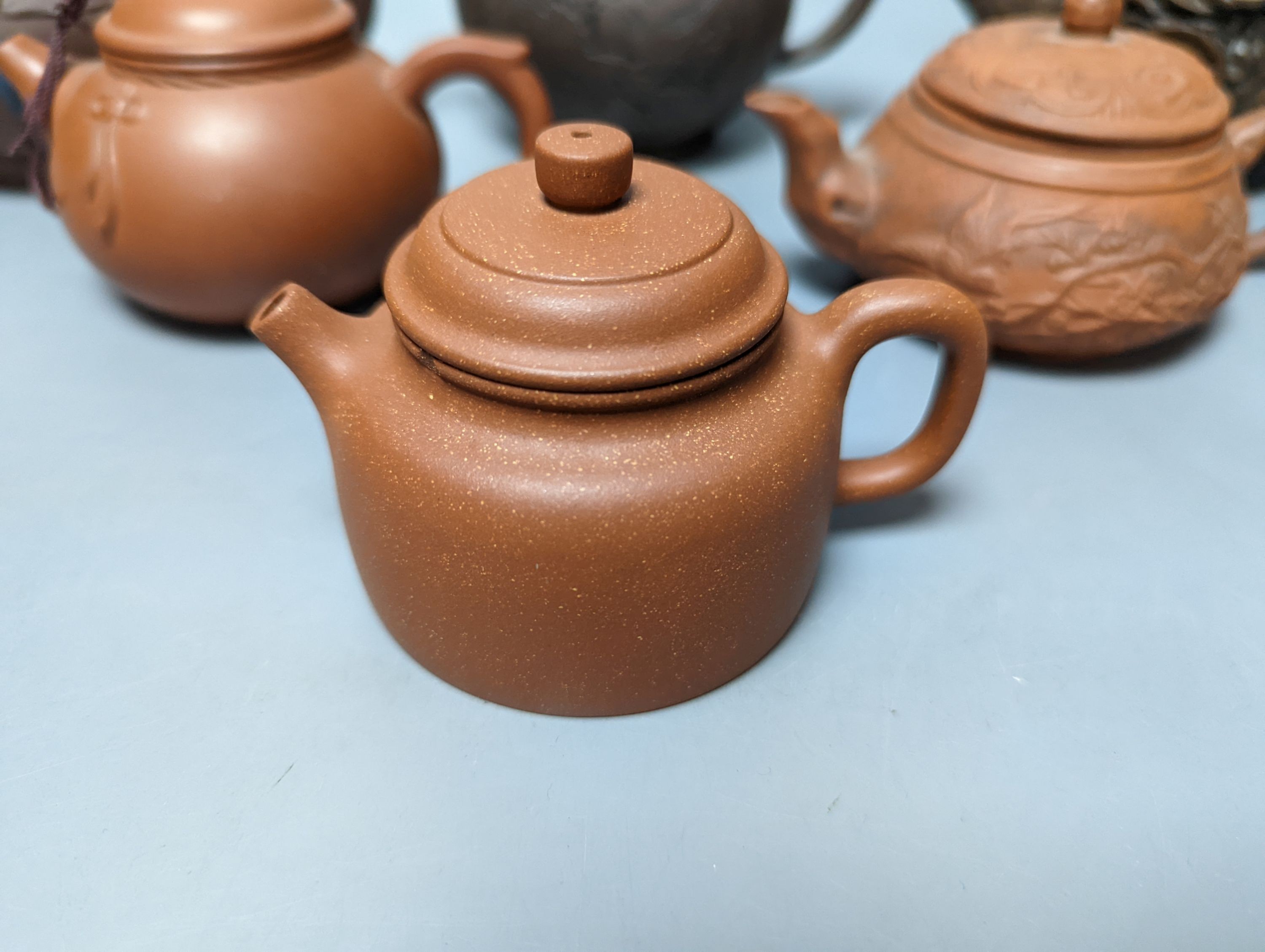 A Chinese stoneware 'cash' teapot and cover and five Yixing teapots (6) - Image 2 of 7