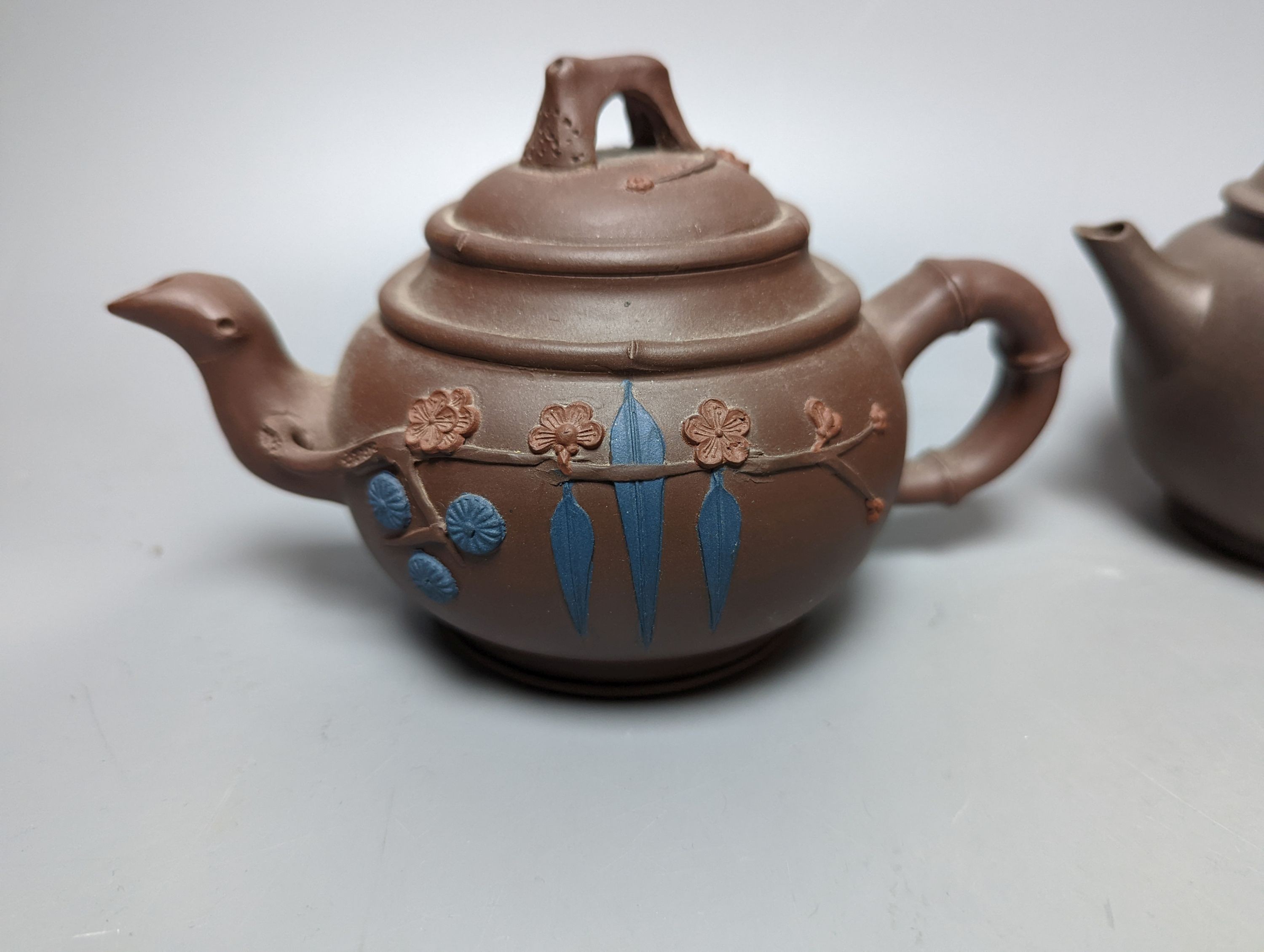 A Chinese stoneware 'cash' teapot and cover and five Yixing teapots (6) - Image 5 of 7