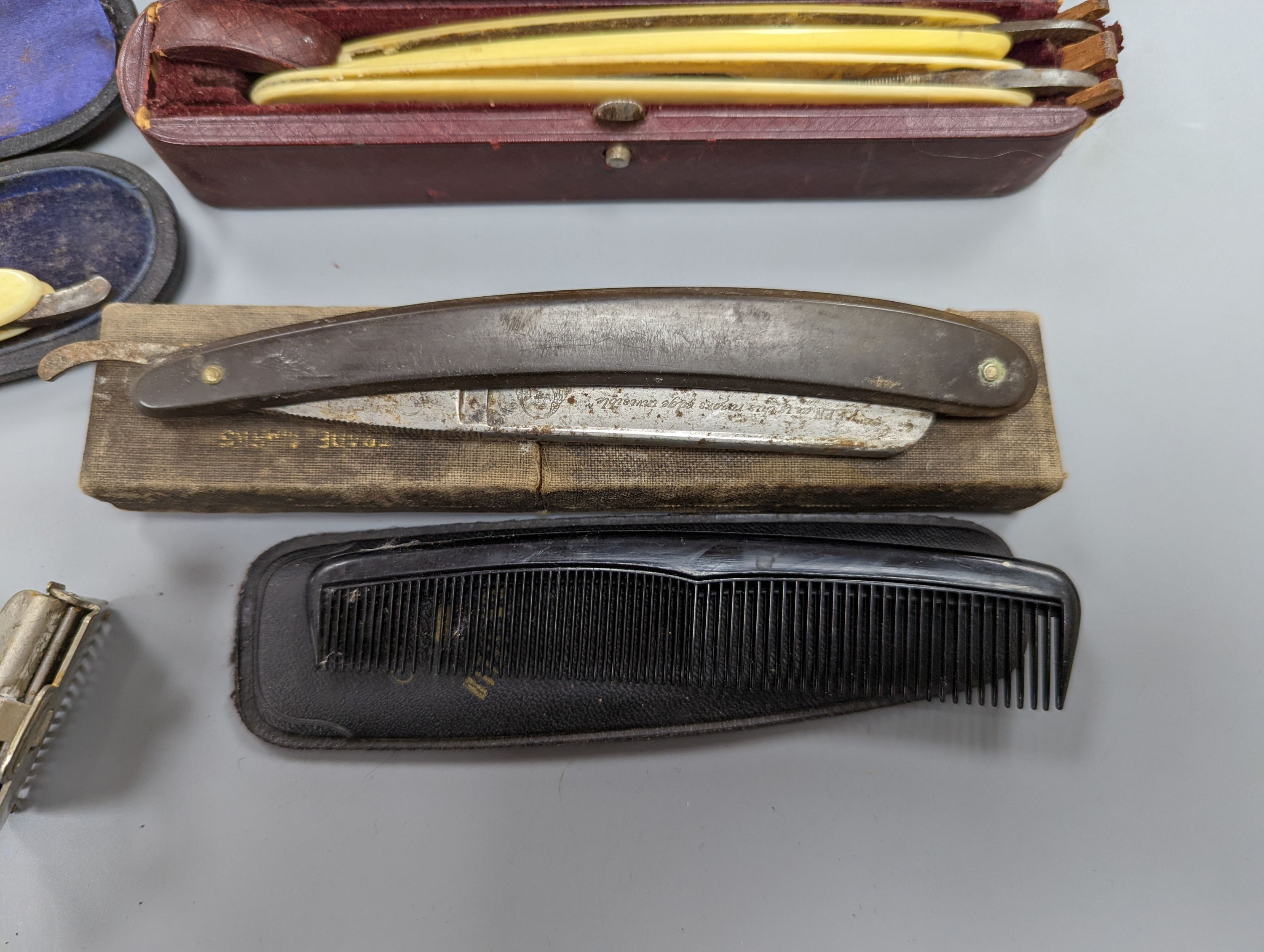Various cut throat and safety razors - Image 4 of 5