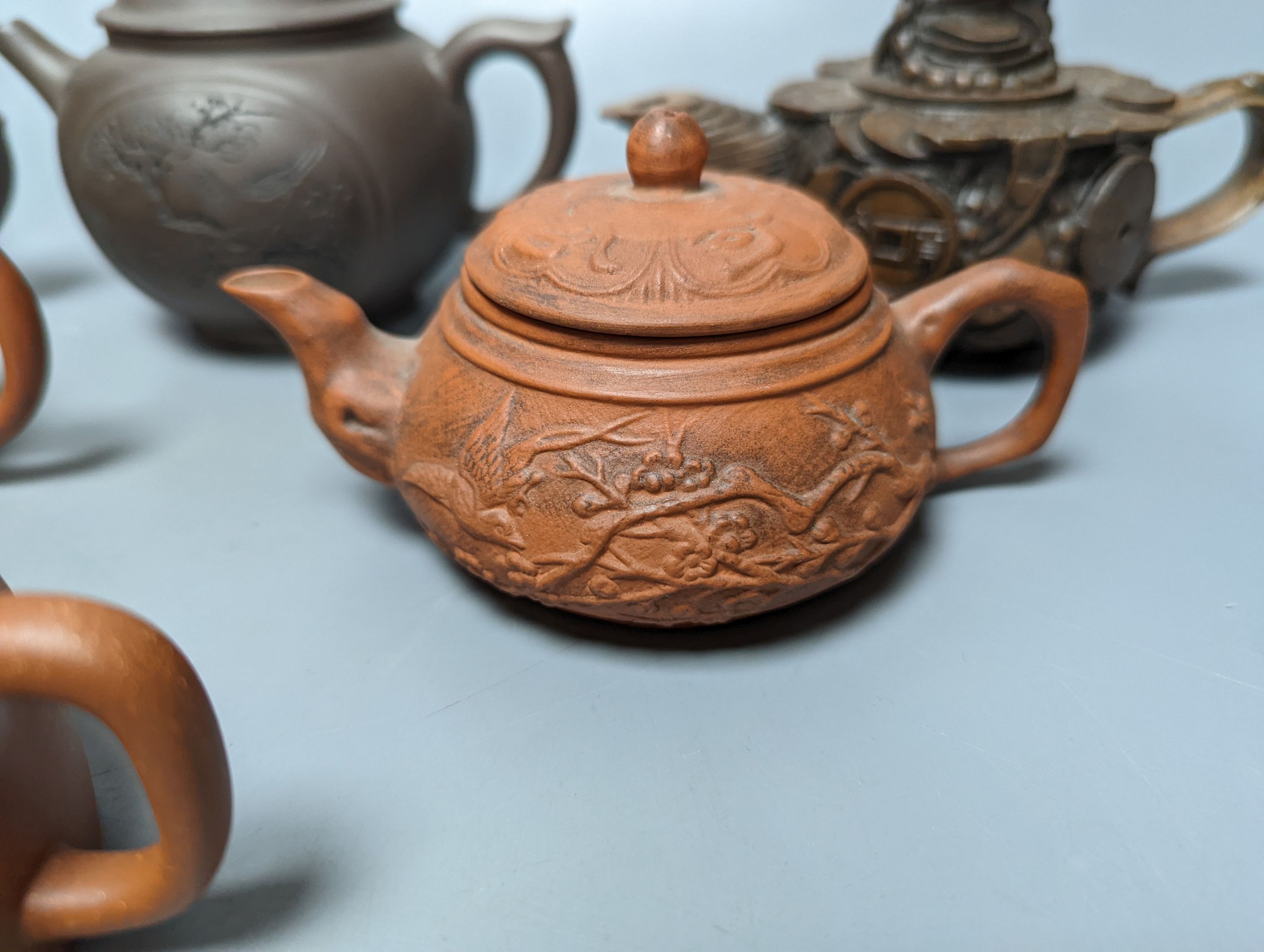 A Chinese stoneware 'cash' teapot and cover and five Yixing teapots (6) - Image 4 of 7