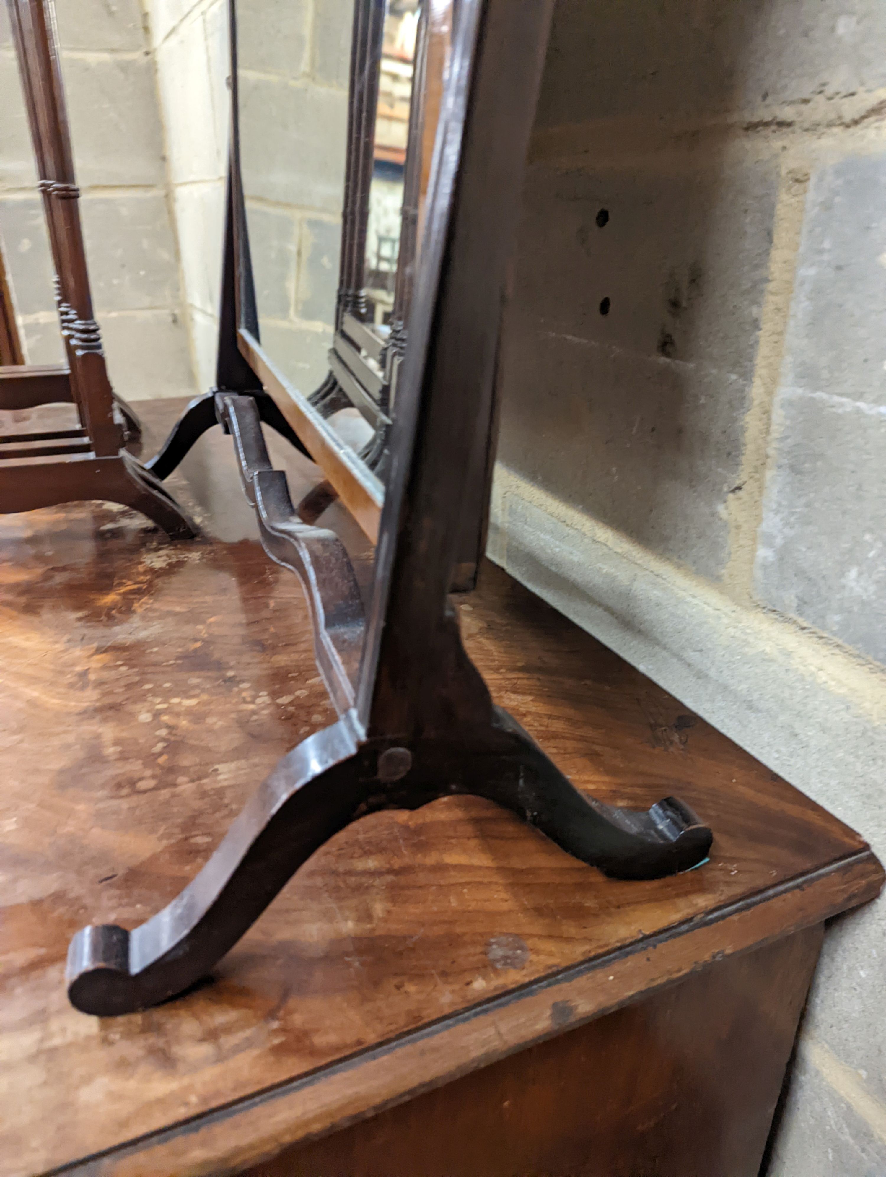 An Edwardian mahogany toilet mirror and a nest of tea tables. Tables measure - W-53cm, D-35cm, H- - Image 3 of 6