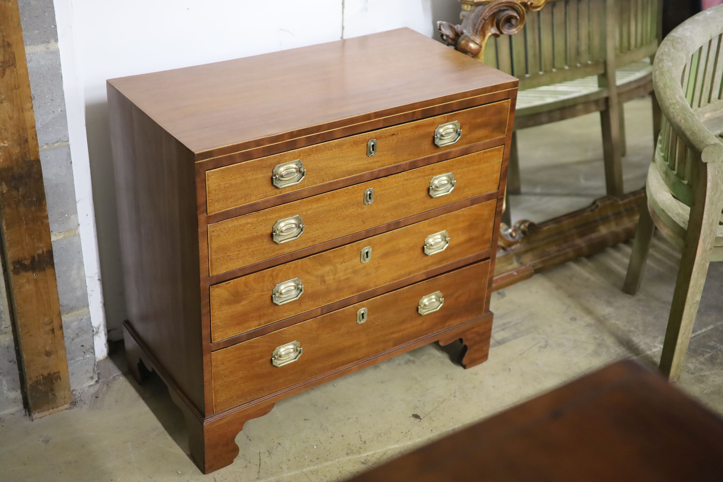 A small George IV mahogany four drawer chest, width 84cm, depth 45cm, height 82cm - Image 2 of 9