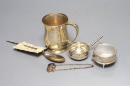 A George V silver mug, a white metal toddy ladle bowl, an Edwardian silver trinket box, a silver