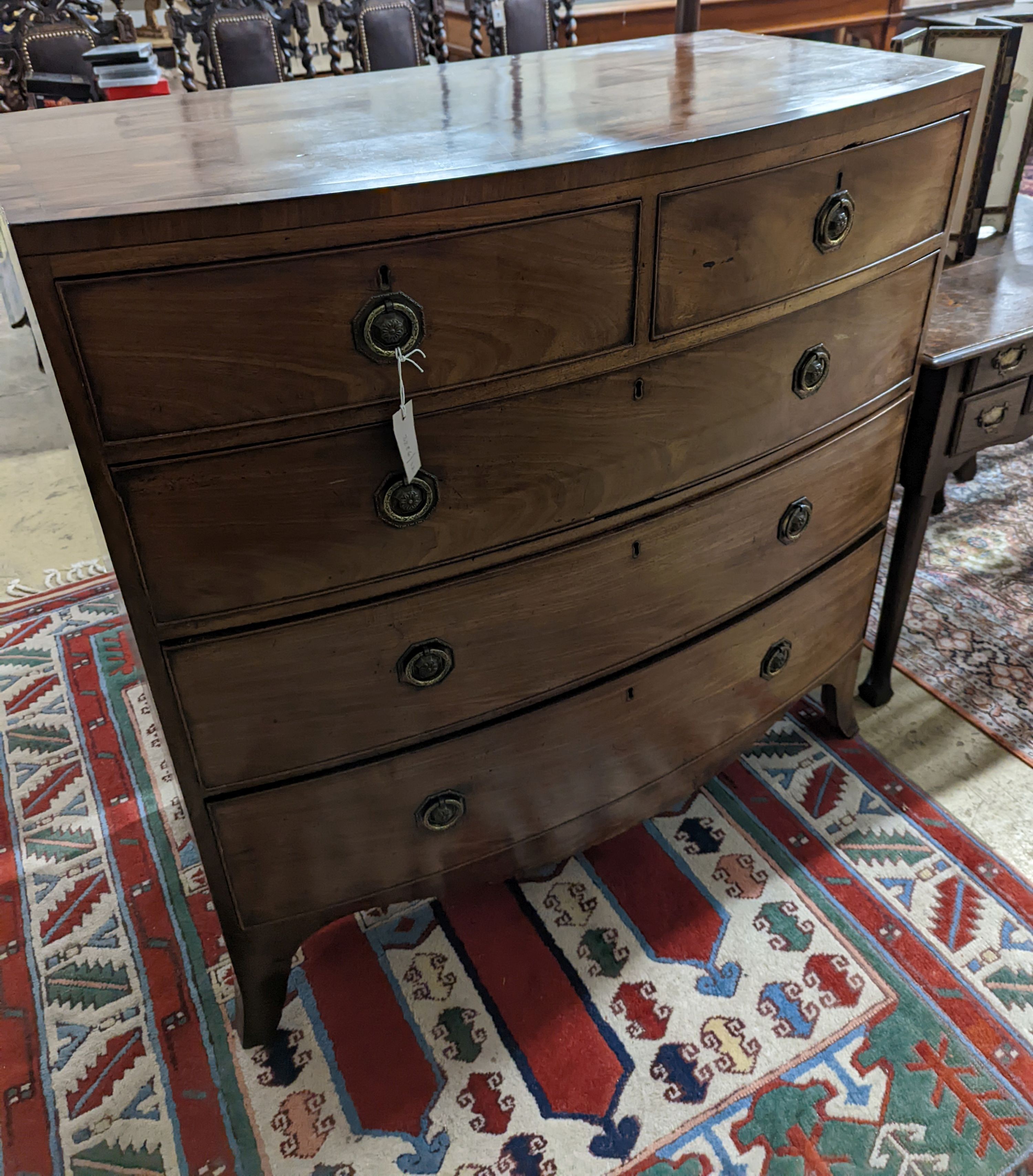 A Regency mahogany bowfront chest. W-105cm, D-54cm, H-106cm.