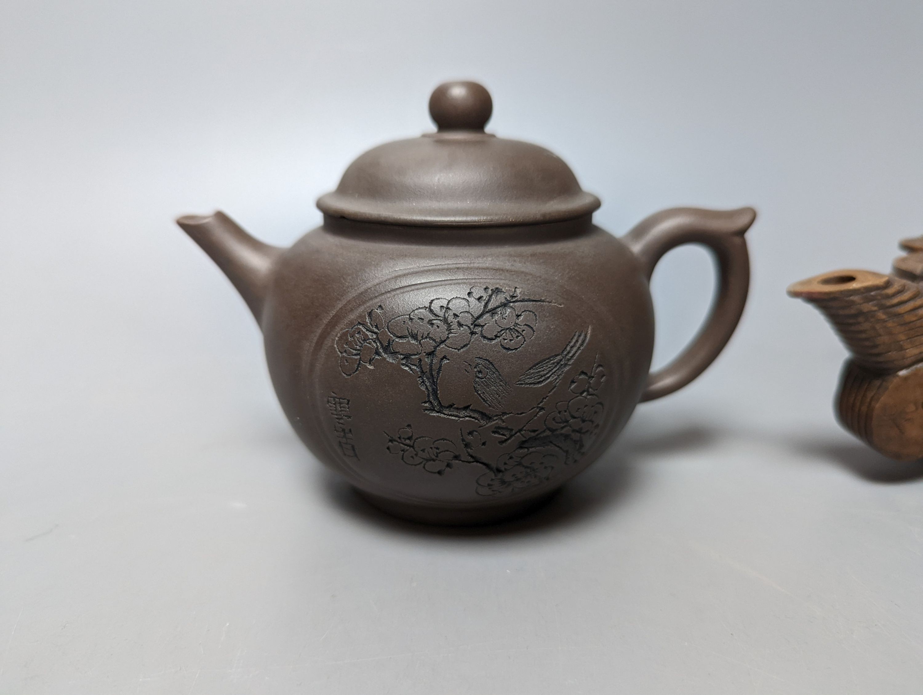 A Chinese stoneware 'cash' teapot and cover and five Yixing teapots (6) - Image 6 of 7