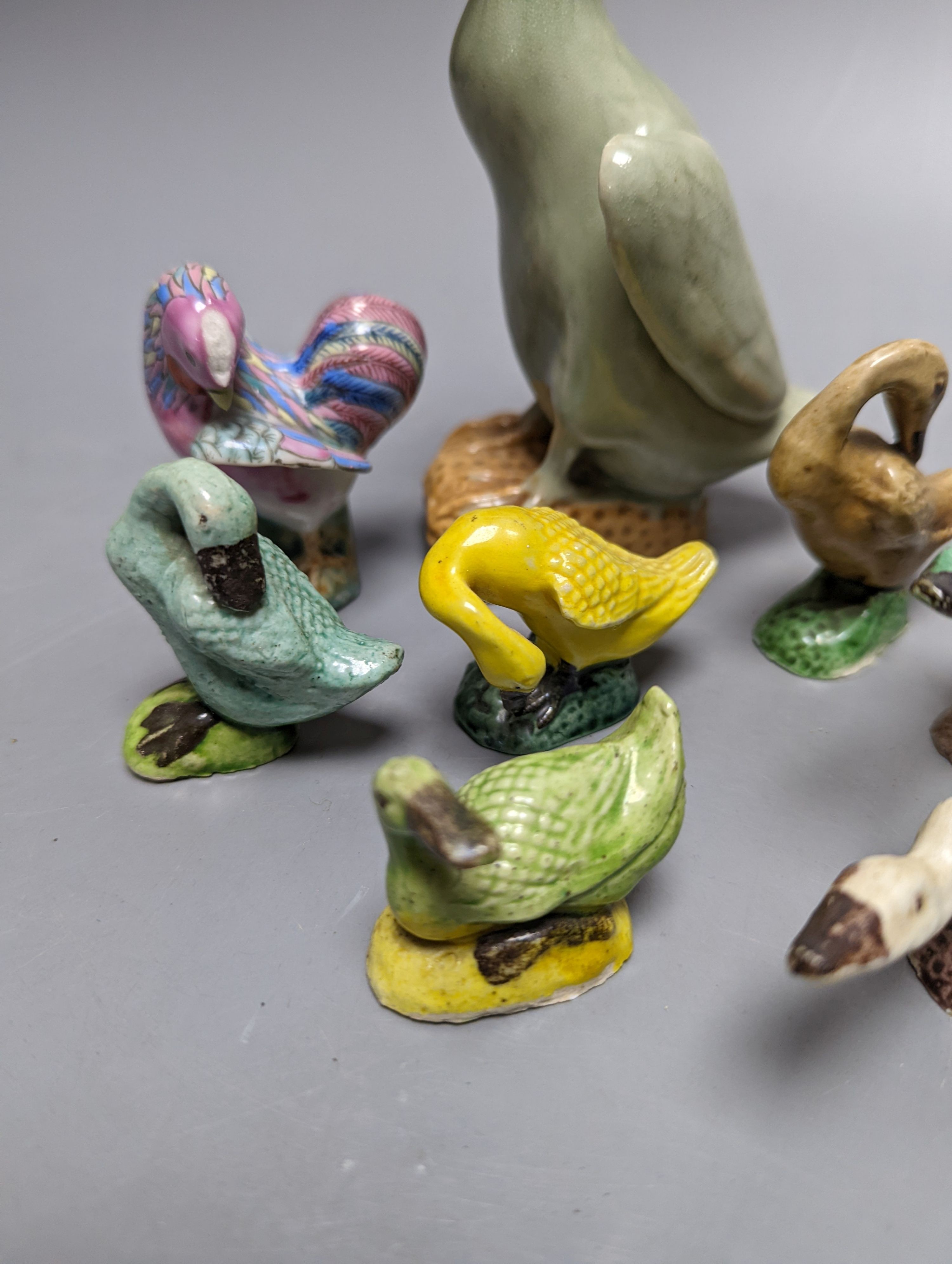 Seven Chinese ceramic ducks and a cockerel 15cm - Image 4 of 5