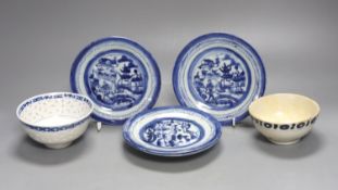 Four 19th century Chinese blue and white plates and two bowls, plates 15 cms diameter.