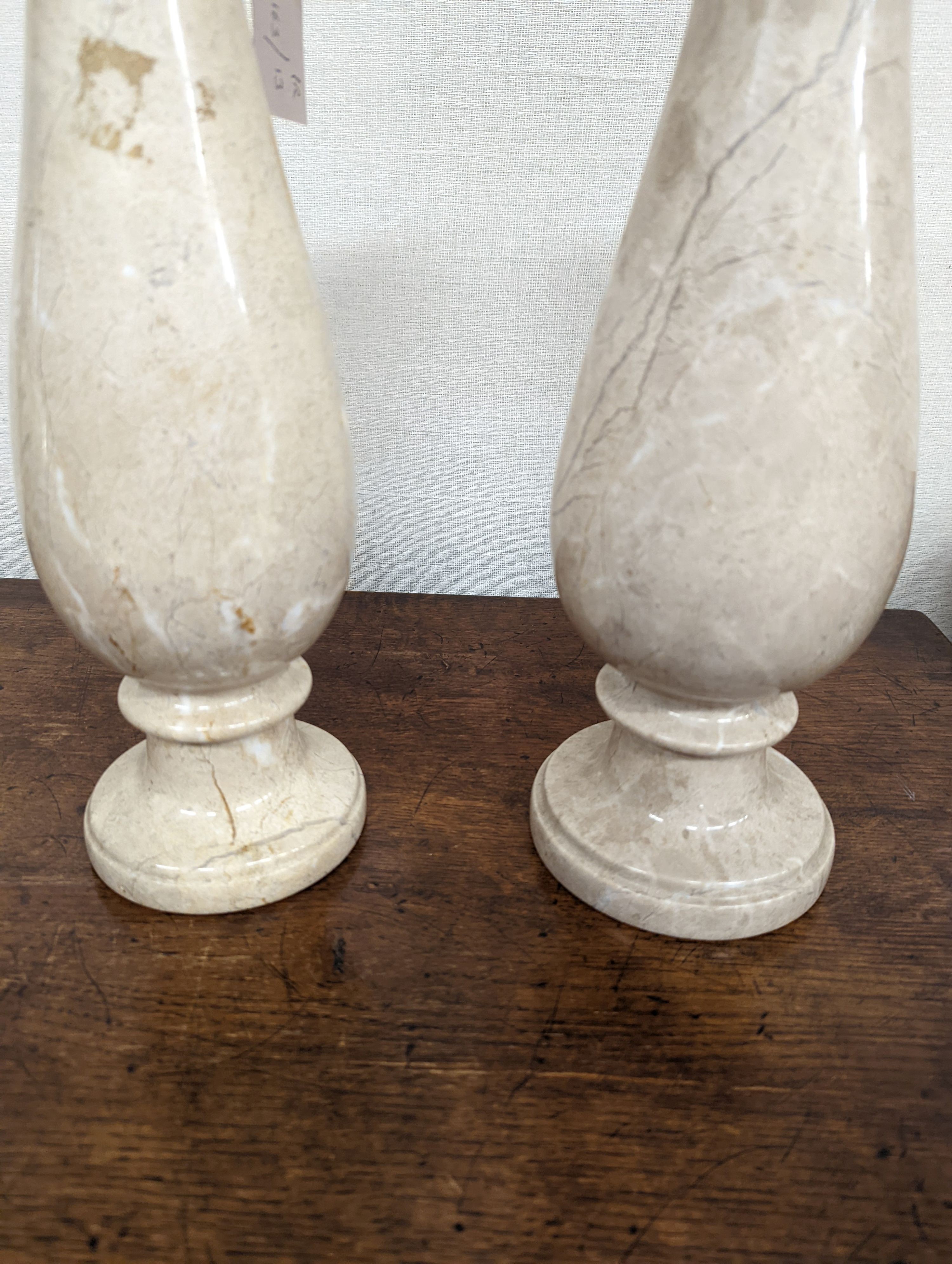 A pair of travertine marble vases. H-40cm. - Image 3 of 3