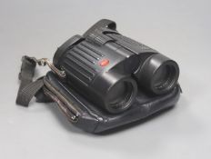 Leica 8x32 BA folding binoculars in fitted case