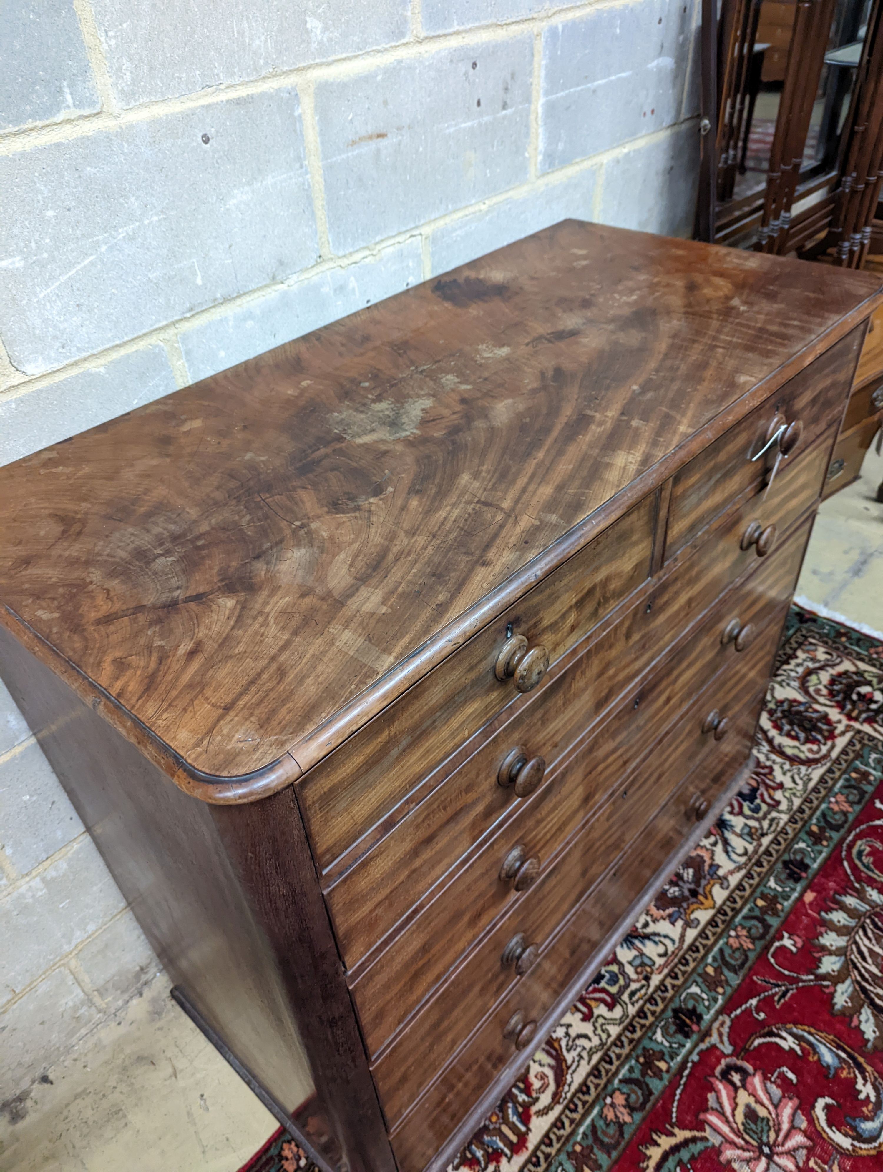 A Victorian mahogany chest of two short and four long drawers. (No feet) W-120cm, D-58cm, H-107cm. - Image 2 of 4