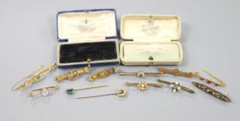 Two Edwardian 15ct and gem set bar brooches, including sapphire and seed pearl, gross 7.4 grams,