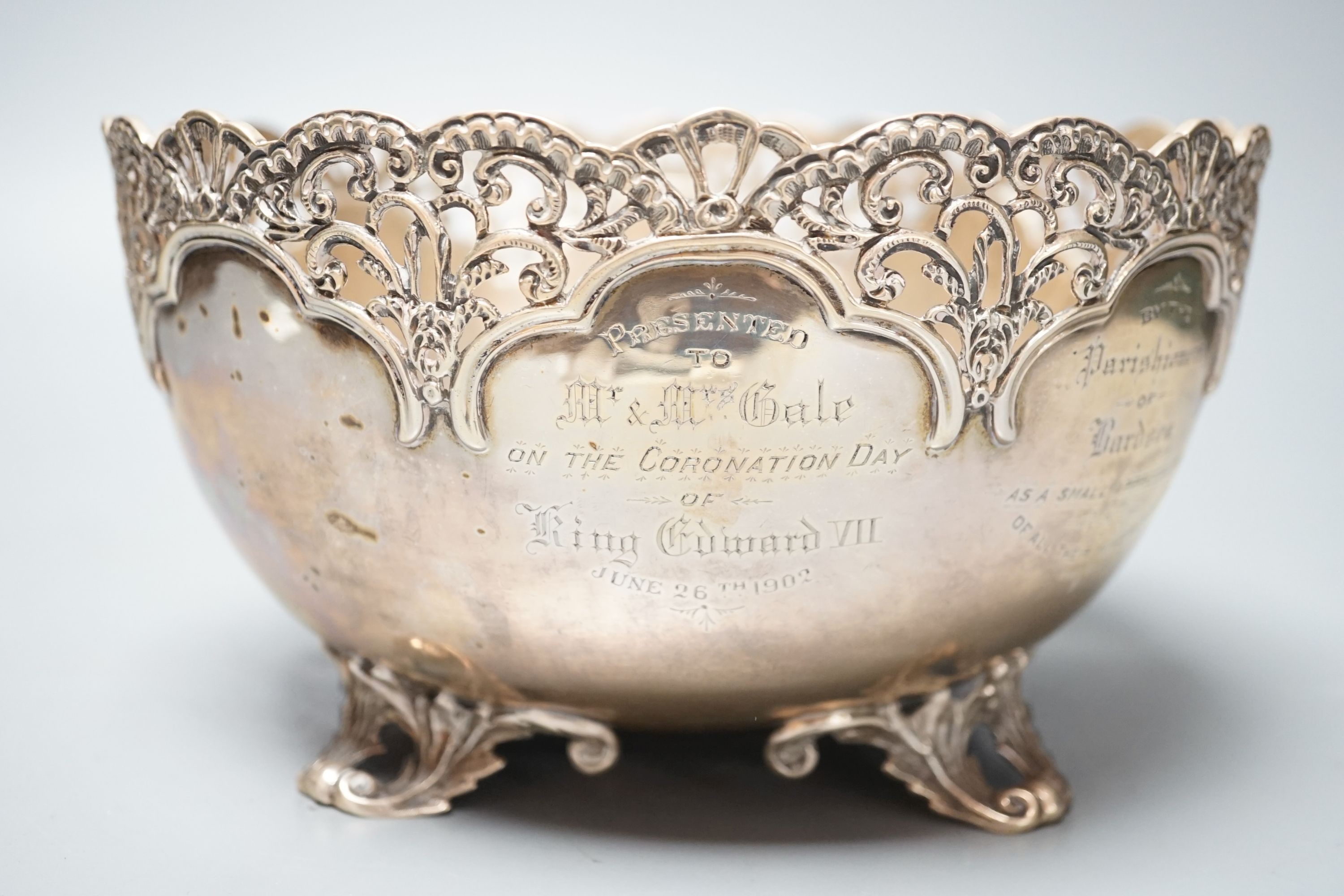 An Edwardian silver presentation bowl with engraved inscriptions and pierced border, Josiah Williams - Image 2 of 5