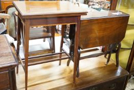 An Edwardian banded mahogany fold-over top table, 51 cm wide, 36 cm deep, 71.5 cm high and a