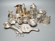 A mixed collection of small silver and sterling items, to include five assorted small ladles,