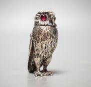 A Victorian novelty silver owl pepperette, George John Richards, London, 1850, 74mm, gross 47