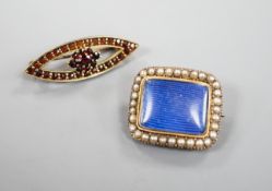 A Victorian yellow metal and spit pearl set mourning brooch, 23mm and 900 git white metal and garnet