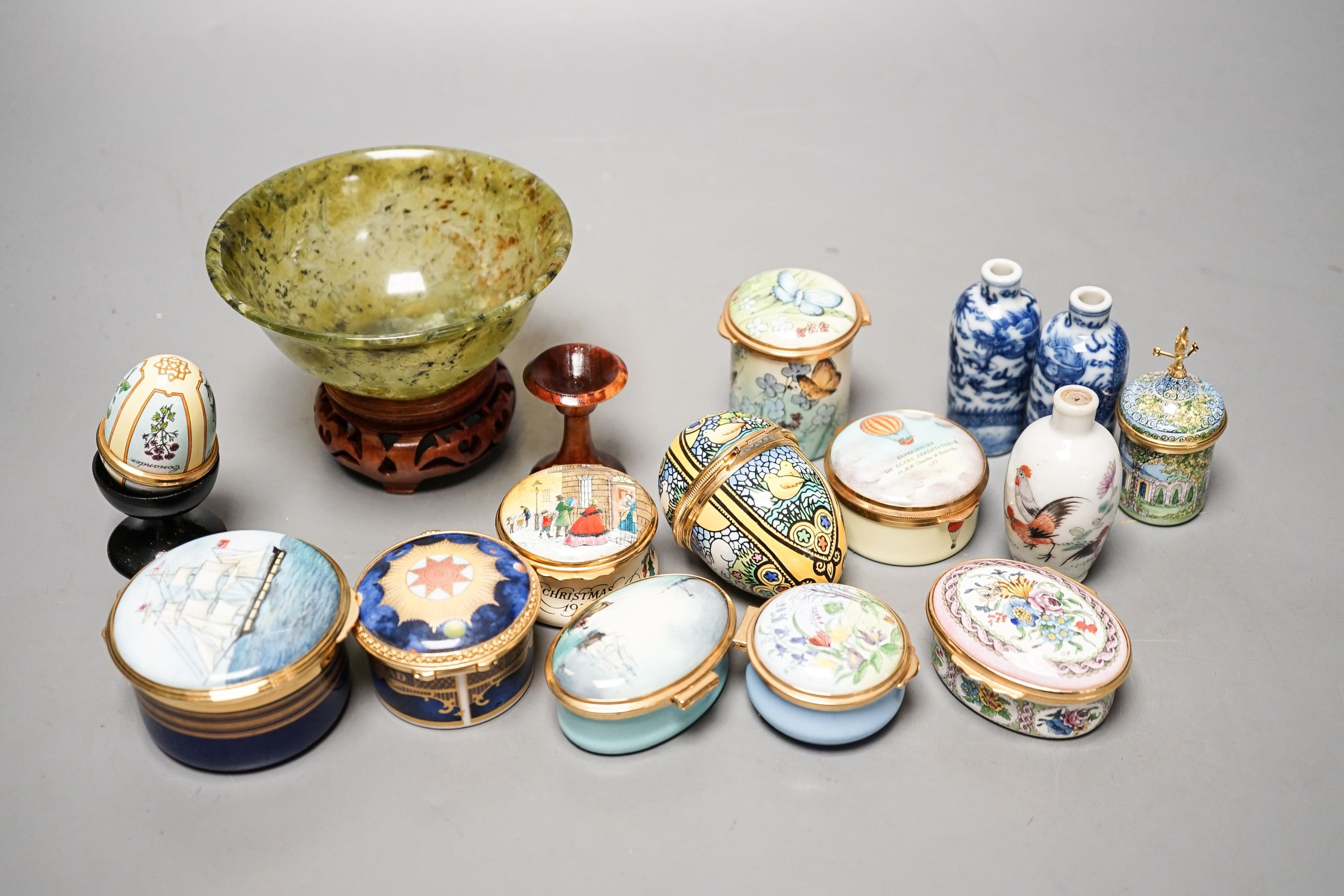 Mixed group of Halcyon days enamel boxes and a green Hardstone bowl - Image 2 of 9