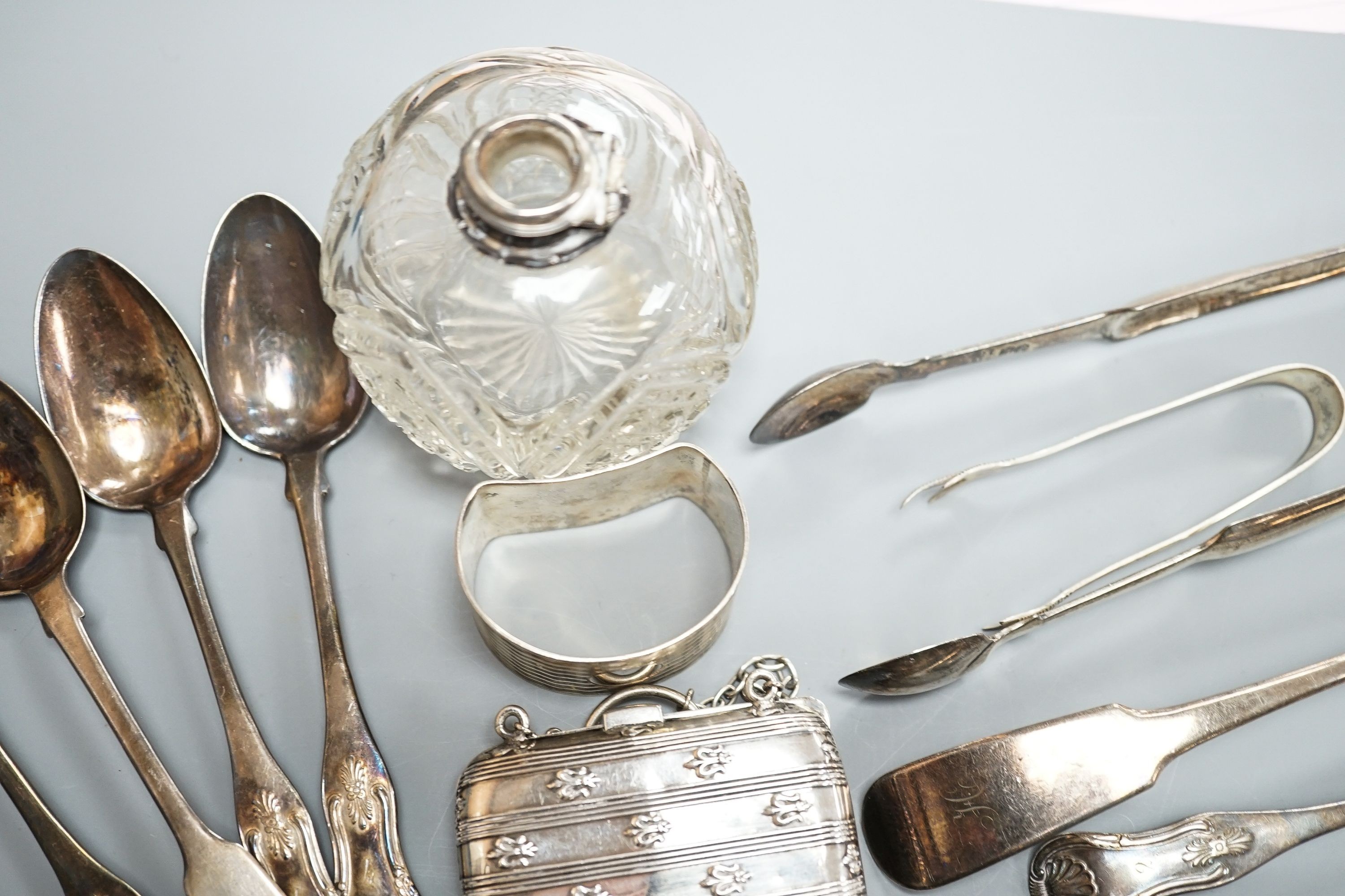 An 18th century silver toddy ladle, with wooden handle(a.f.) and a group of small silver including - Image 6 of 7