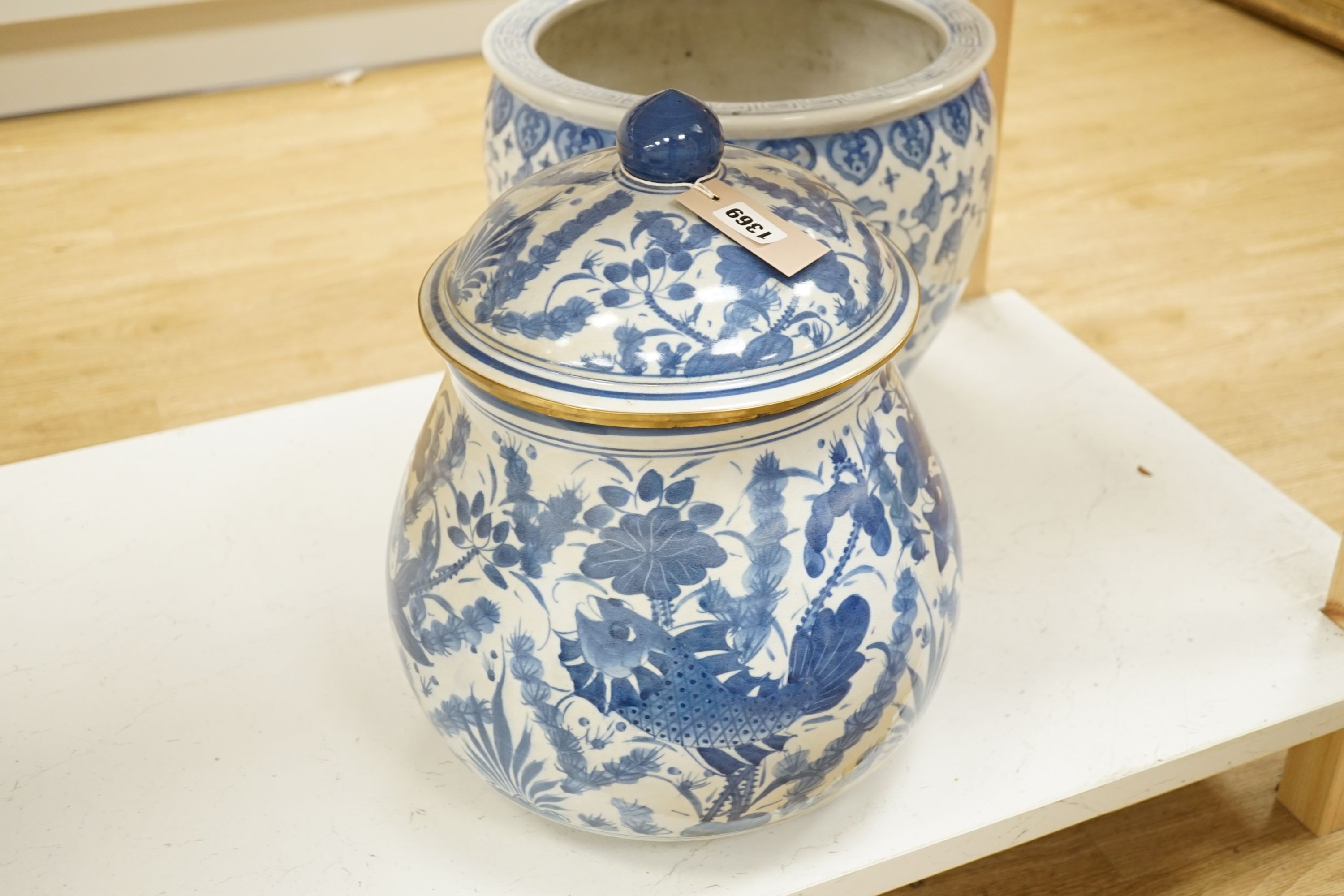 A Chinese blue and white fish bowl and a similar jar and cover, fish bowl 20 cms diameter. - Image 2 of 5