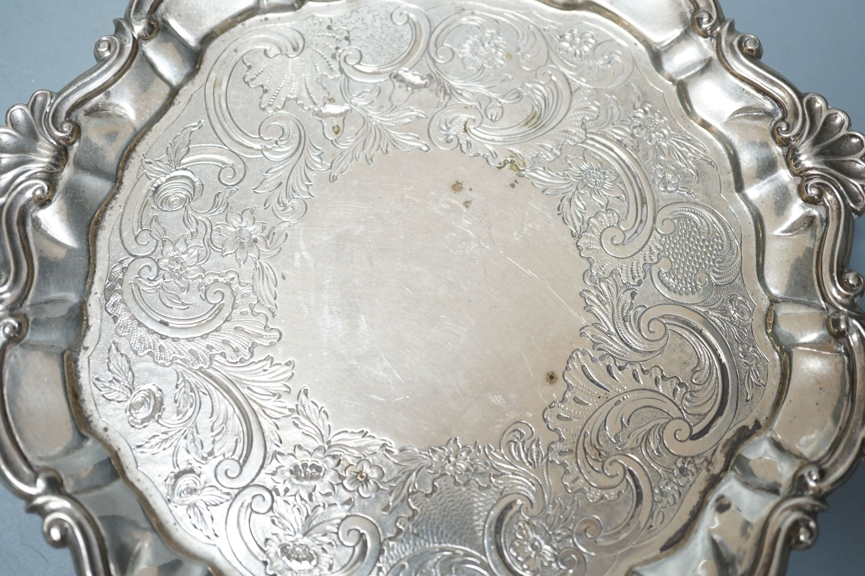 A small William IV engraved silver waiter, London, 1830, 17.2cm, 8oz. - Image 2 of 3