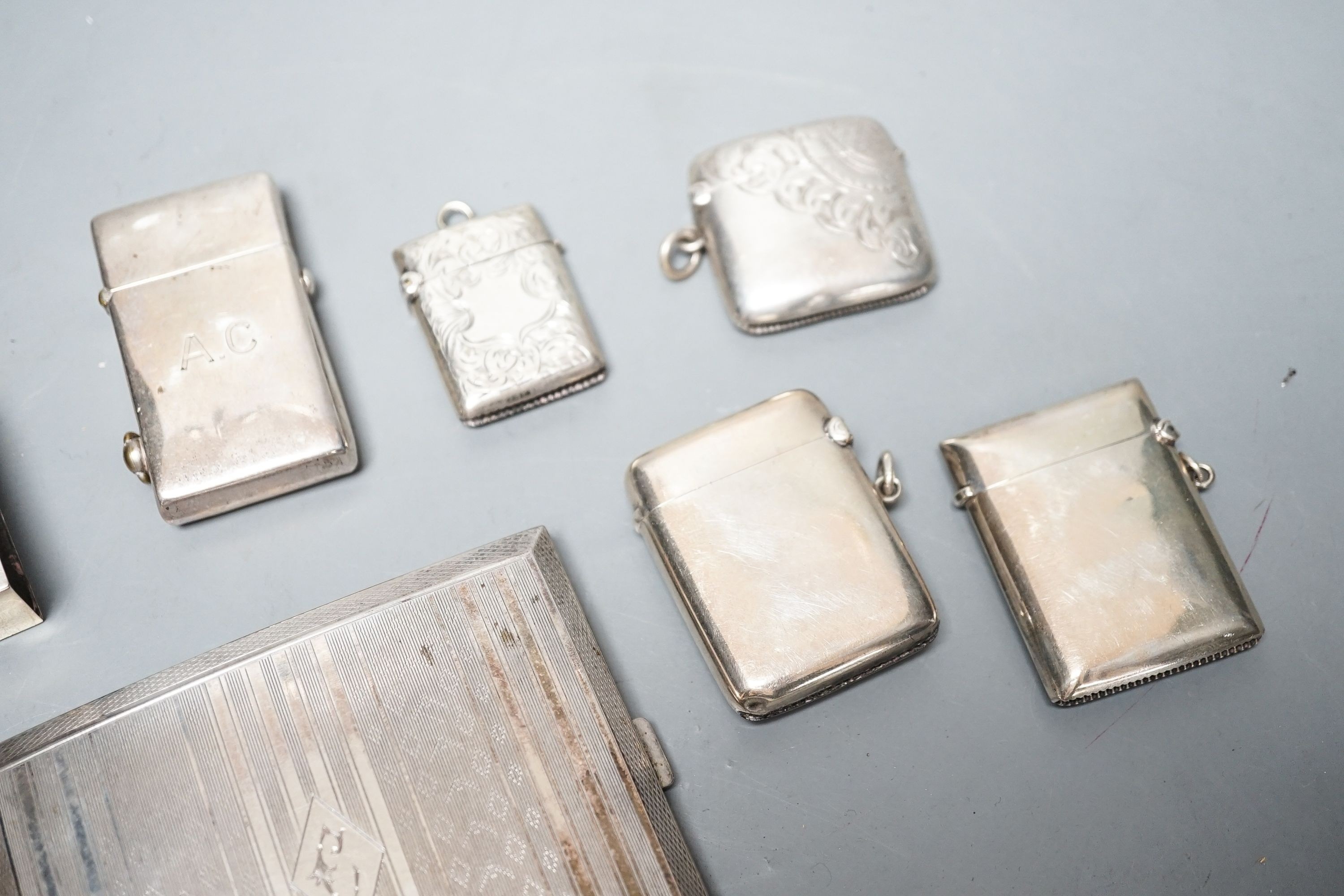 A group of assorted small silver to include four vesta cases, two cigarette cases, a card case, pill - Image 3 of 5