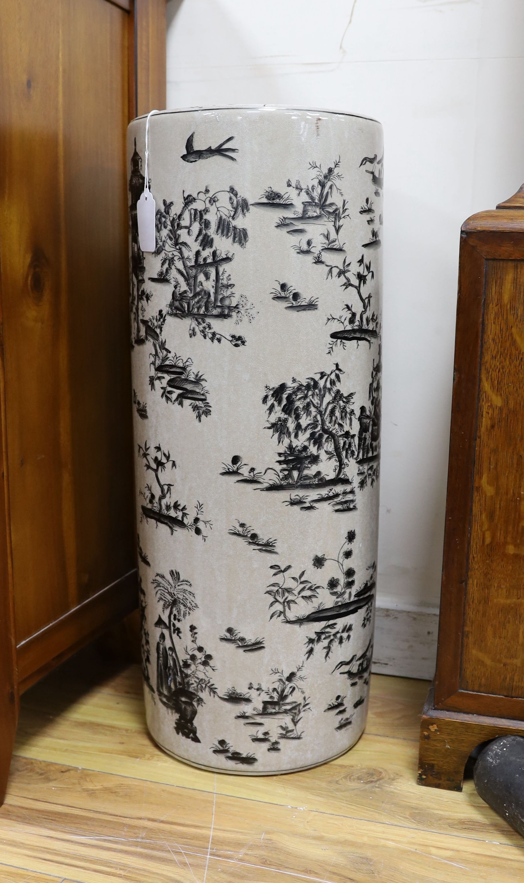 A Chinese style blue and white lidded baluster vase and a cylindrical stick stand (2) - Image 3 of 3