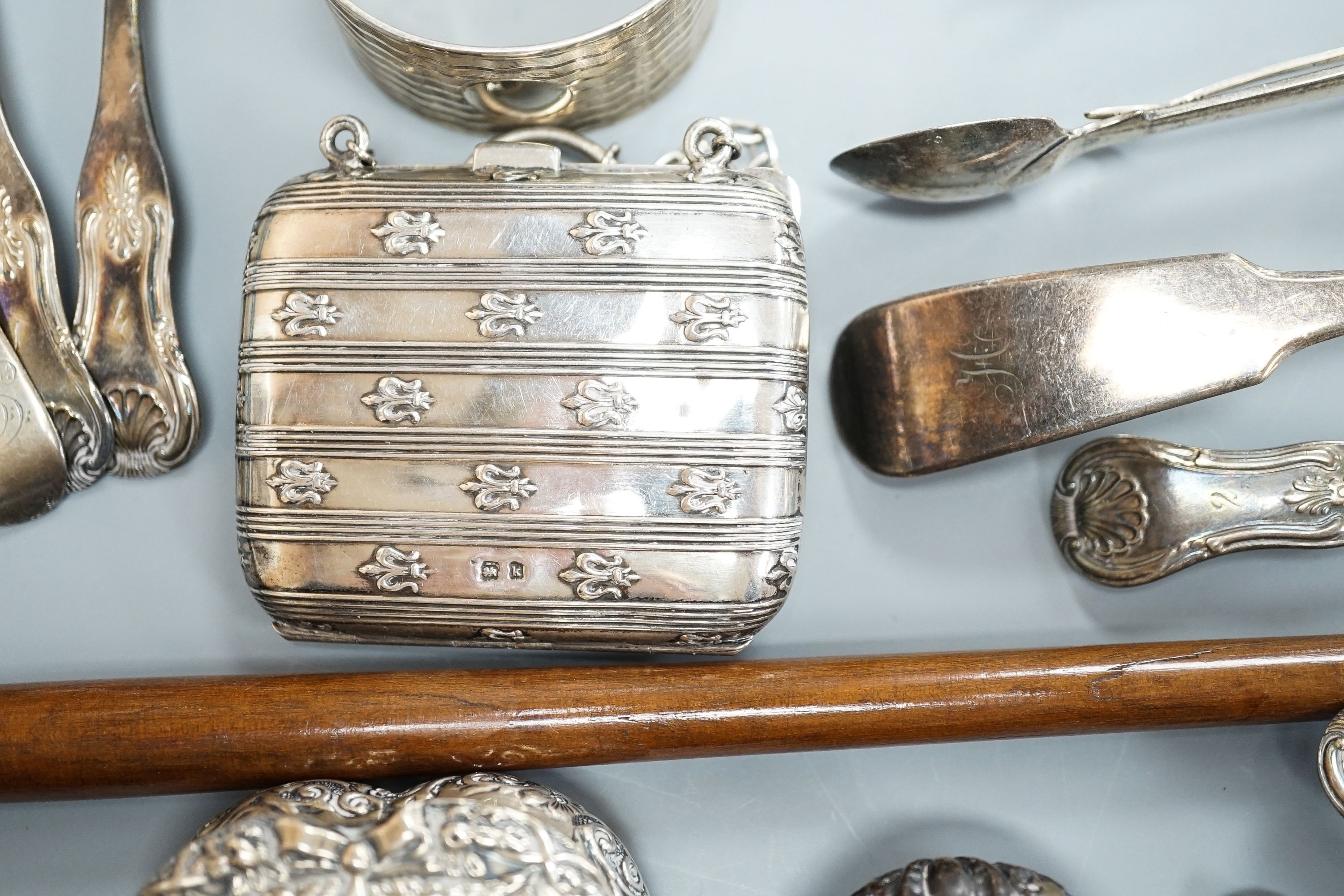 An 18th century silver toddy ladle, with wooden handle(a.f.) and a group of small silver including - Image 4 of 7