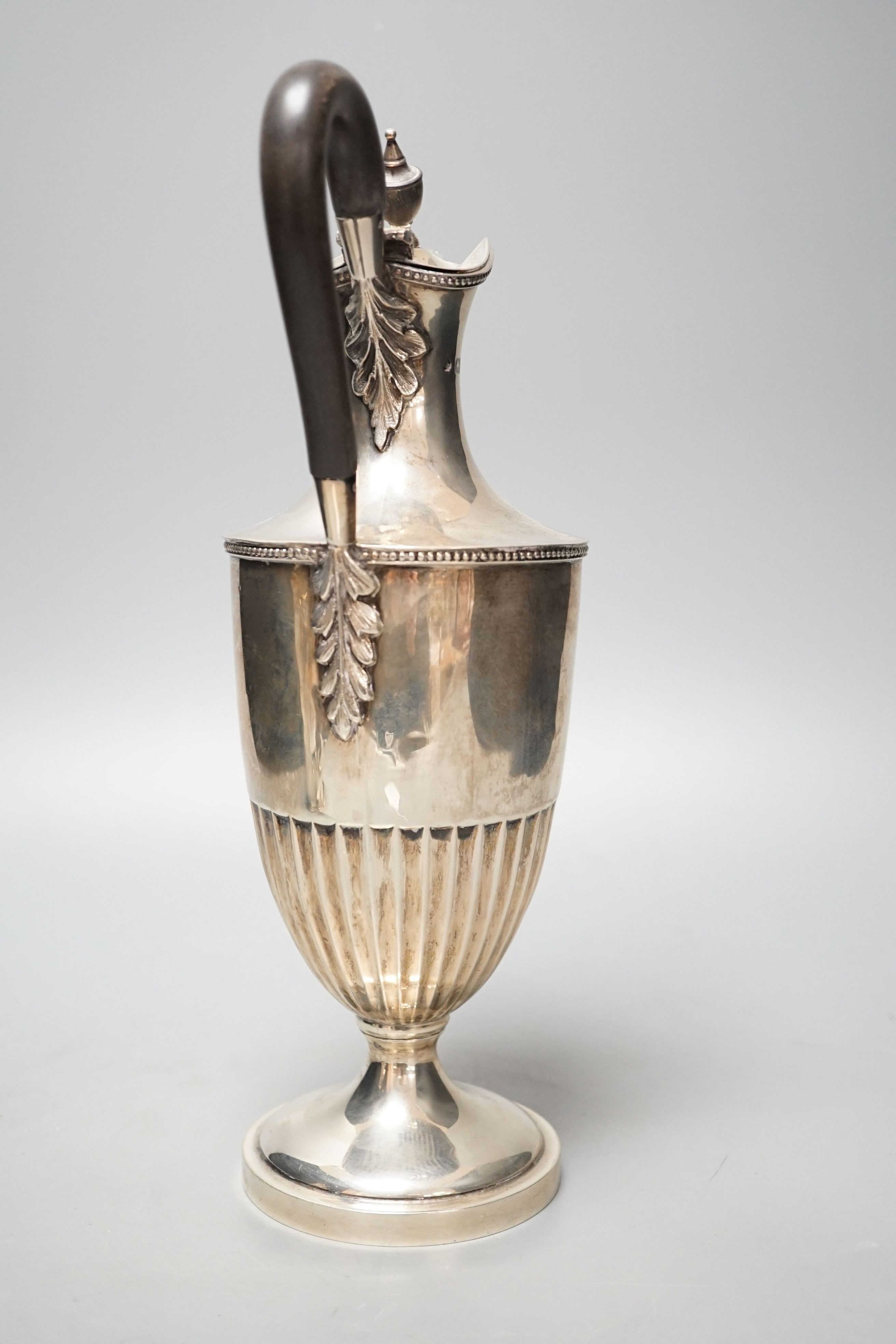 An Edwardian silver hot water jug, by William Hutton & Sons, London, 1901, height 30.7cm, gross - Image 3 of 5