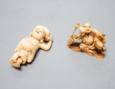 Two fine Japanese Ivory Netsuke, 19th century,The first depicting an artisan swinging a bamboo