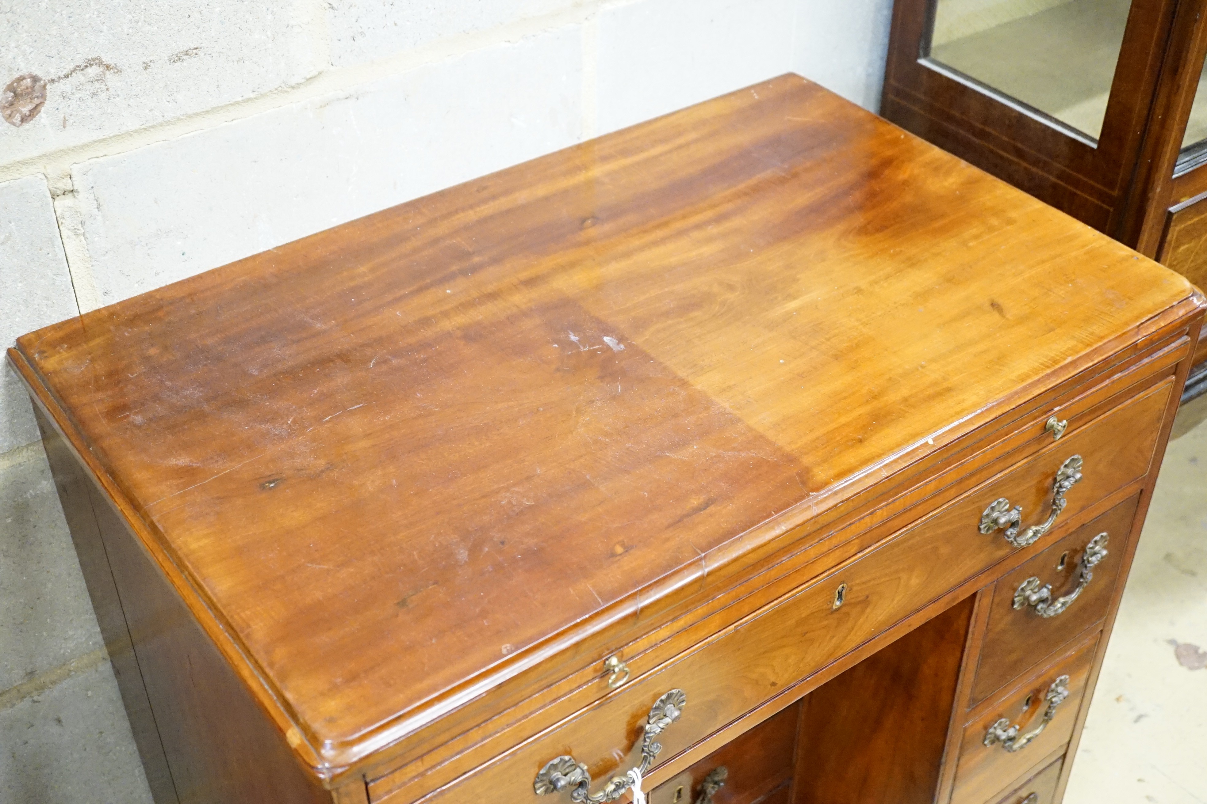 A George III mahogany kneehole desk with slide and four recess drawers, width 80cm, height 79cm - Image 3 of 3