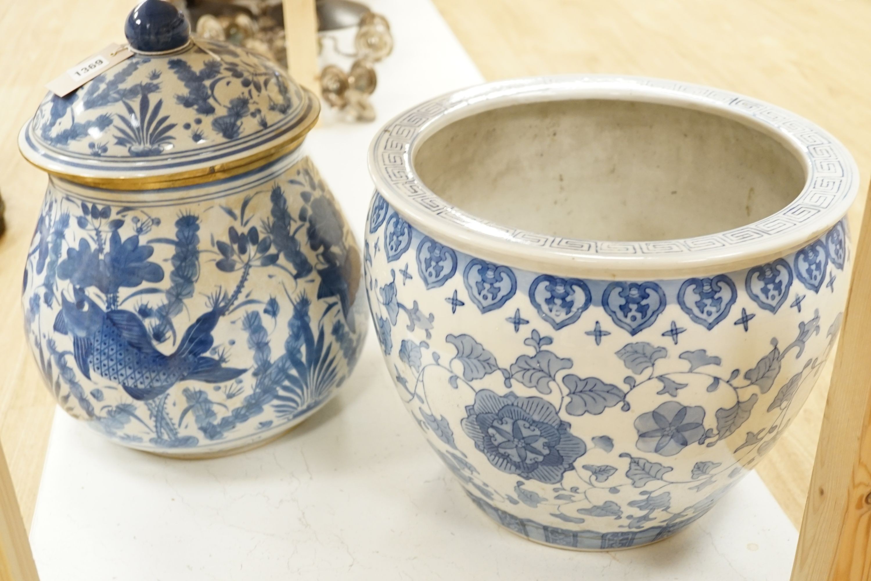 A Chinese blue and white fish bowl and a similar jar and cover, fish bowl 20 cms diameter. - Image 3 of 5