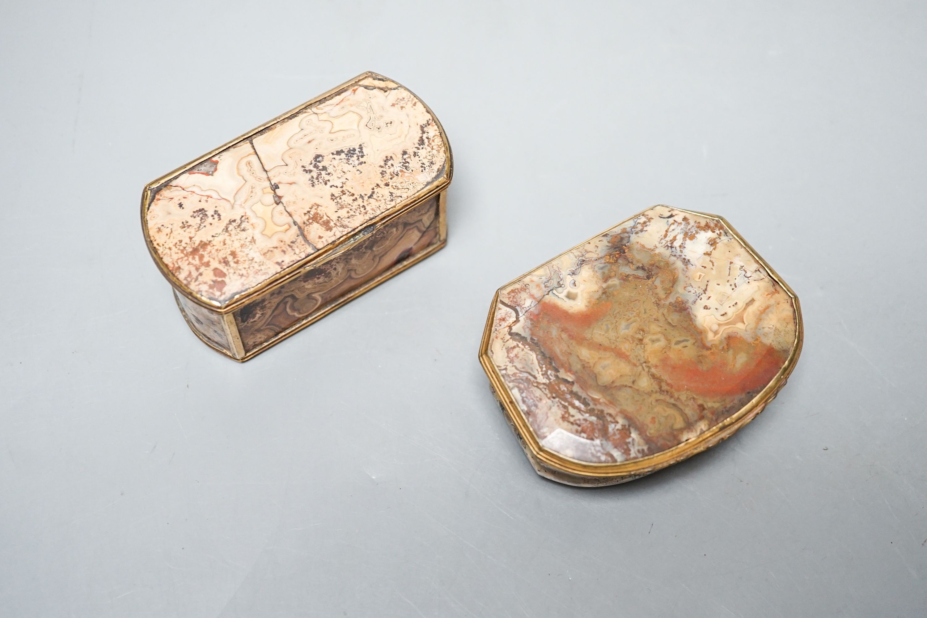 Two George III cappuccino agate snuff boxes, 7.9cm wide, faults - Image 2 of 4