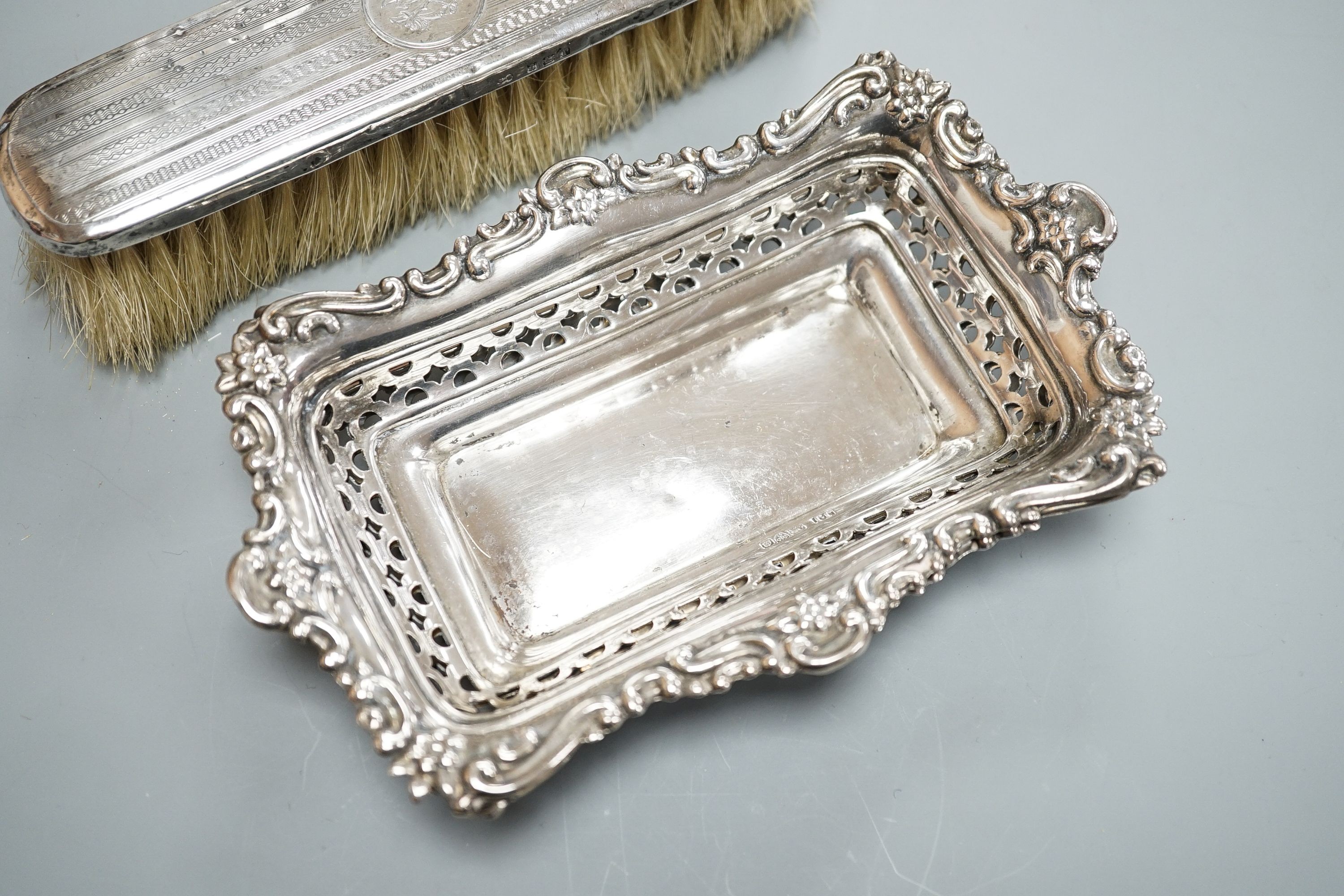 A pair of Edwardian pierced silver bonbon dishes, Chester, 1902, 16.1cm, 4.5oz, a silver and - Image 3 of 4