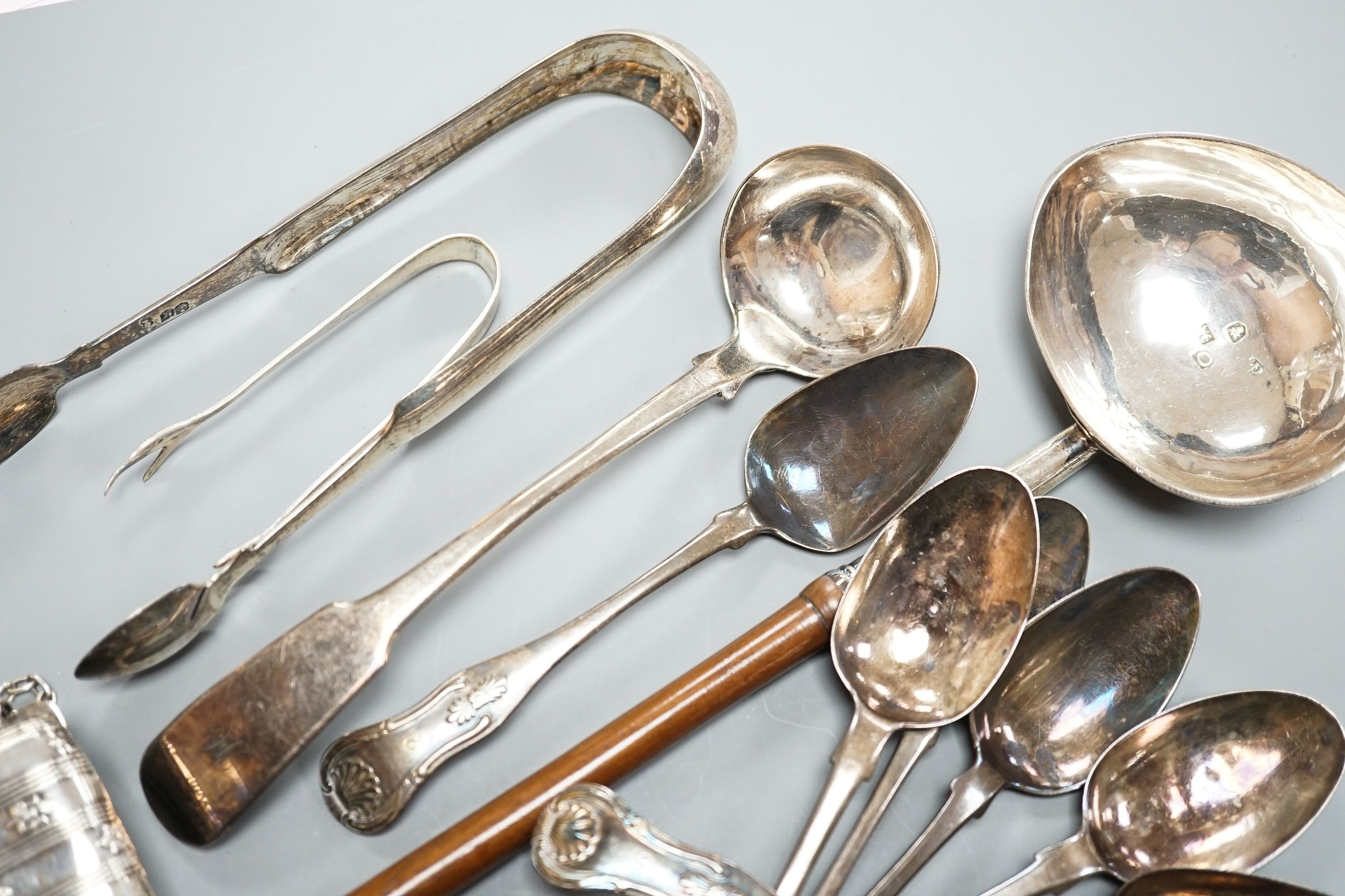 An 18th century silver toddy ladle, with wooden handle(a.f.) and a group of small silver including - Image 7 of 7