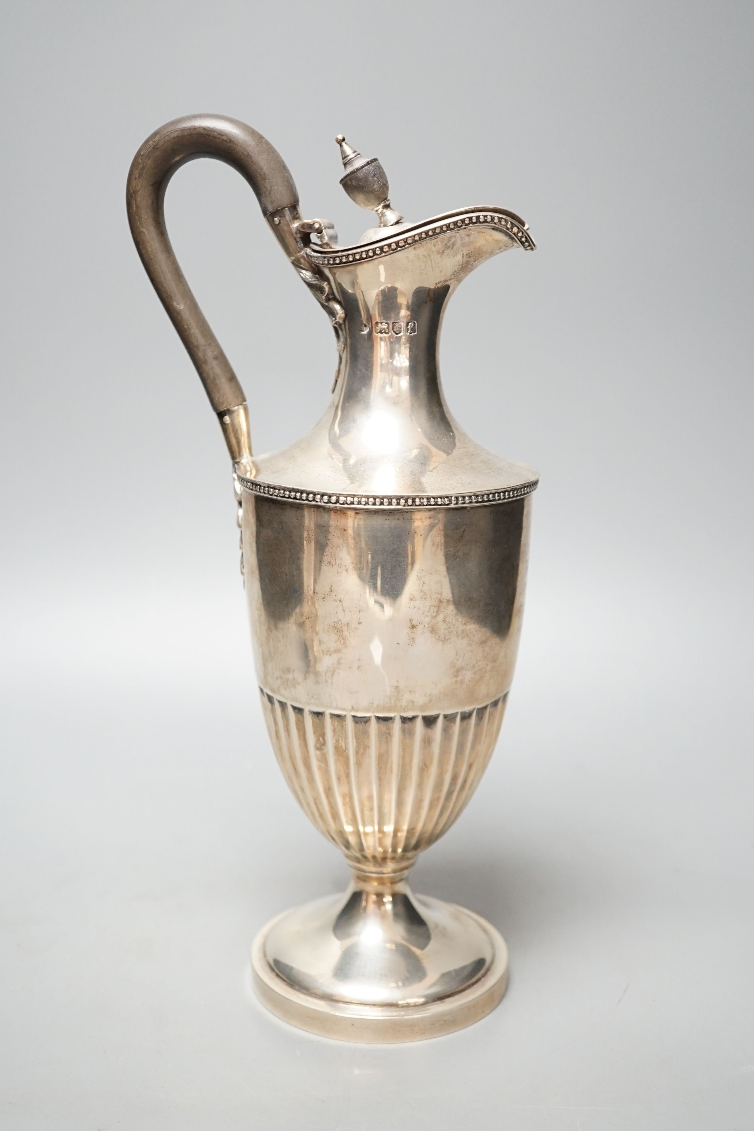 An Edwardian silver hot water jug, by William Hutton & Sons, London, 1901, height 30.7cm, gross