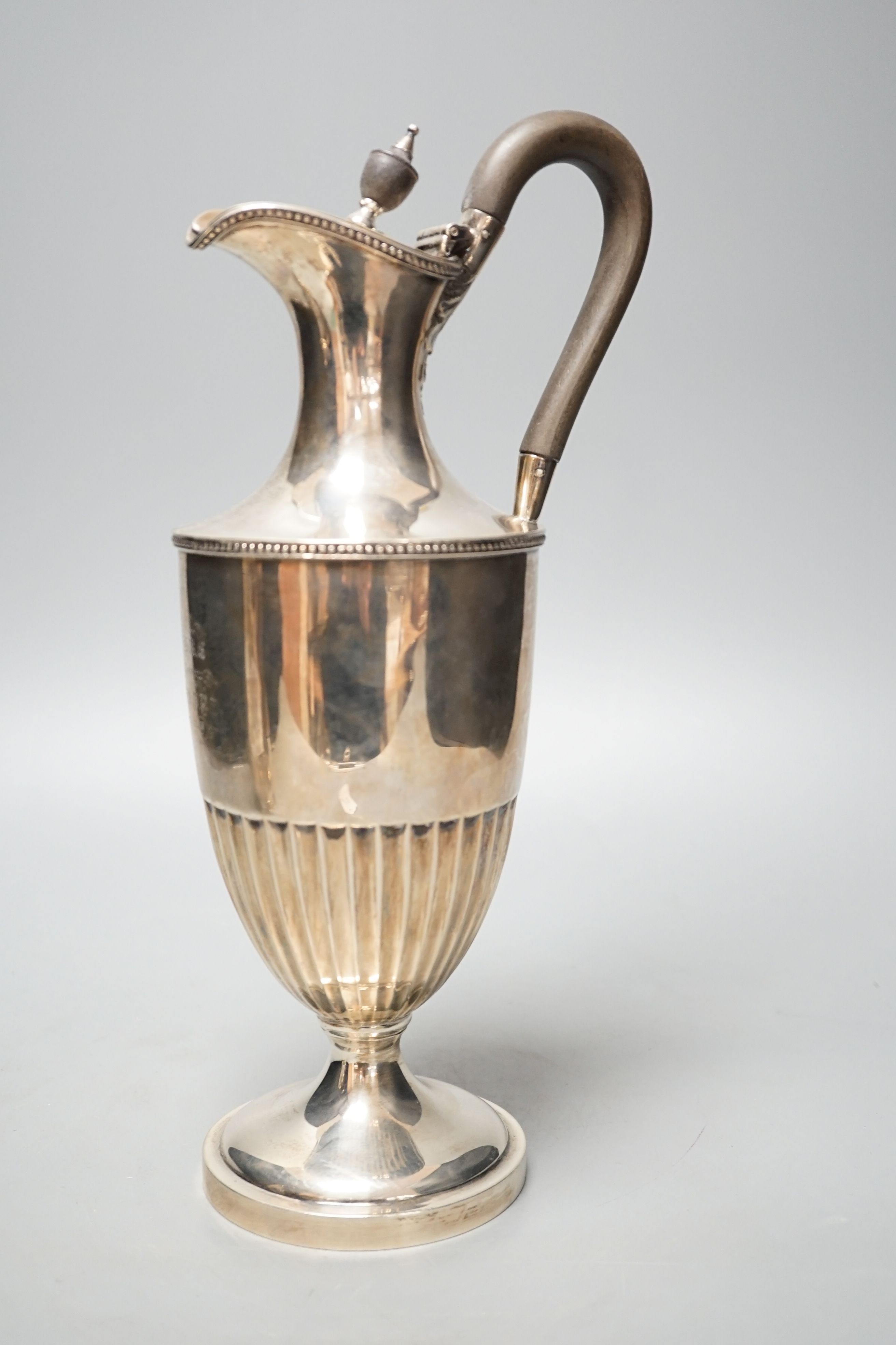 An Edwardian silver hot water jug, by William Hutton & Sons, London, 1901, height 30.7cm, gross - Image 4 of 5