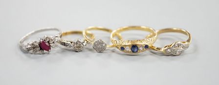 Two 18ct and diamond rings, including small cluster and single stone, sizes L & H, an 18ct