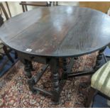 An oak gateleg table. W-107cm, D-105cm, H-73cm.