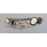 Mixed jewellery including a modern 9ct gold mounted oval cameo shell brooch, two 9ct gold bar
