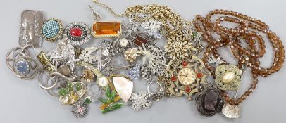 Assorted costume jewellery, including paste set brooches, necklace and earrings, Art Deco white