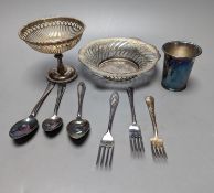 A George V pierced silver bowl, 18.1cm a Dutch white metal beaker and six items of Dutch white metal