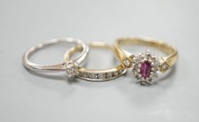 Three assorted 9ct gold and gem set dress rings including a solitaire diamond ring, size I, gross