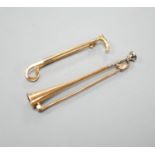 An Edwardian 15ct riding crop bar brooch, 44mm, 3.1 grams and a similar yellow and white metal