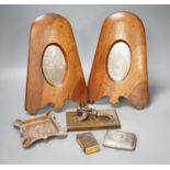 A pair of WWI German propeller frames, with pilot portraits, 28cm, and four German WW1 accessories