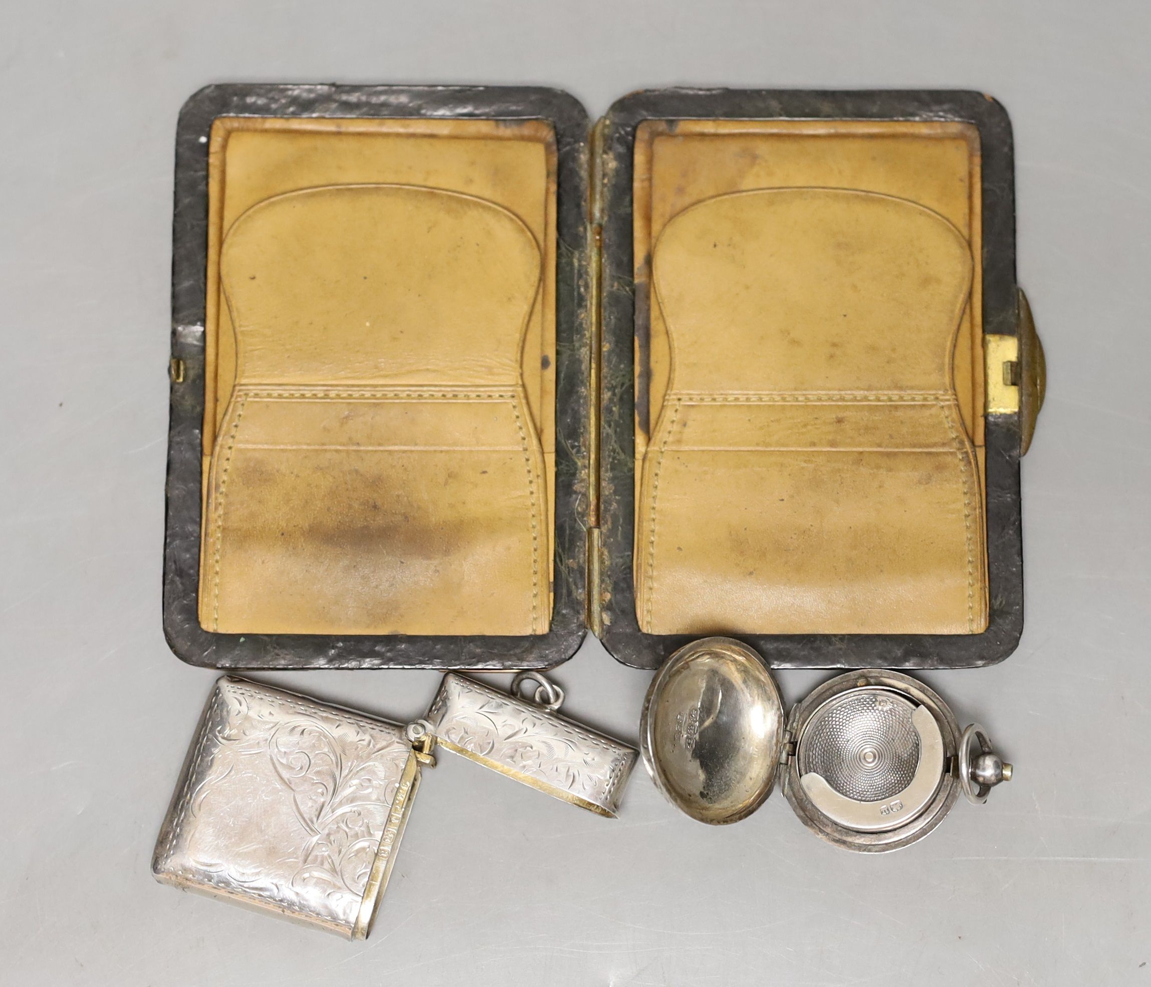 A late Victorian engraved silver sovereign case, a silver vesta case and an Edwardian 9ct gold - Image 4 of 5