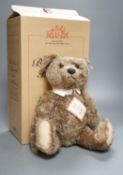 Steiff Collectors 2004 with box and certificate Limited Edition 38cm