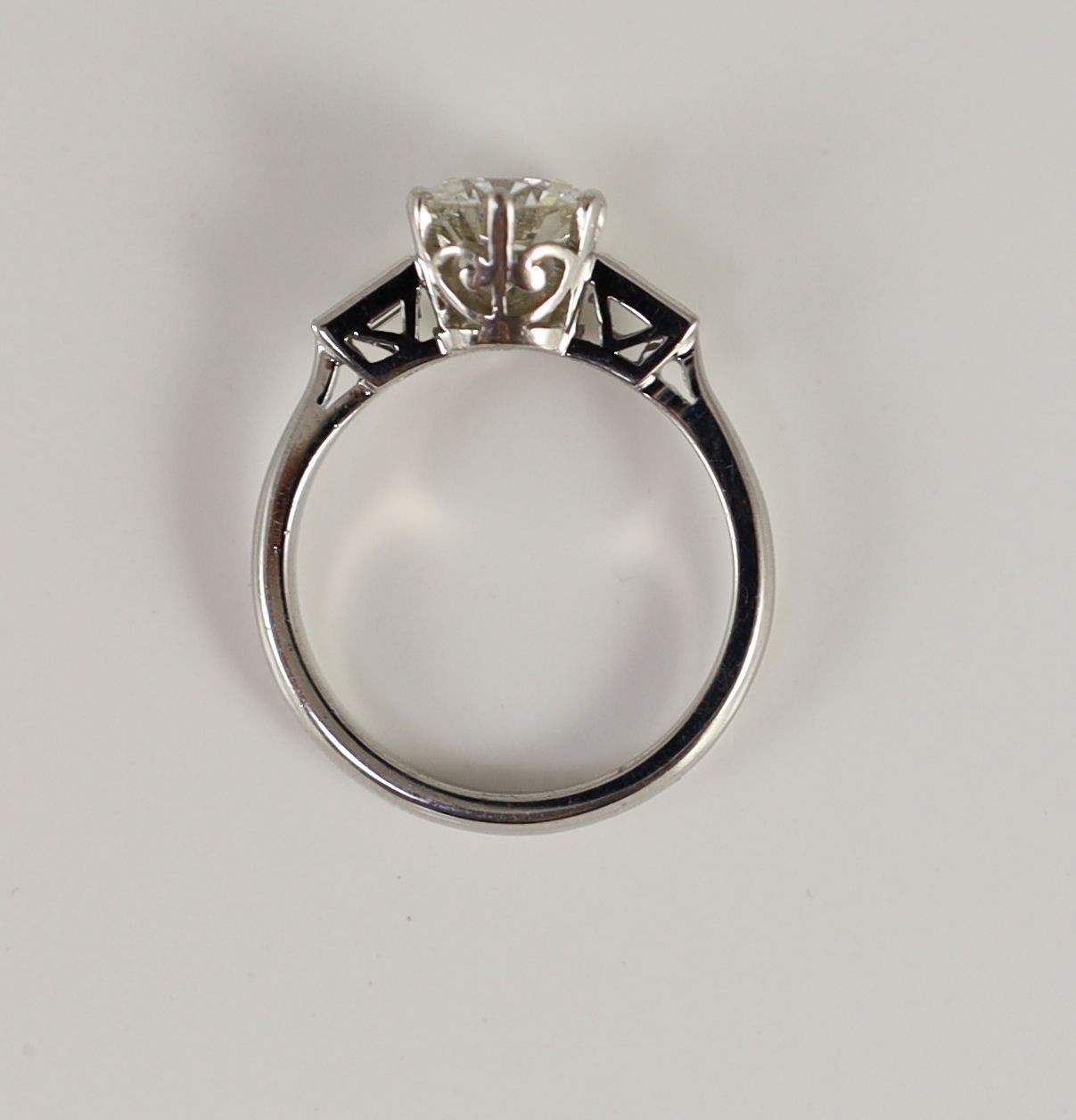 A platinum and single stone diamond ring, with baguette cut diamond set shoulders,the central - Image 3 of 4